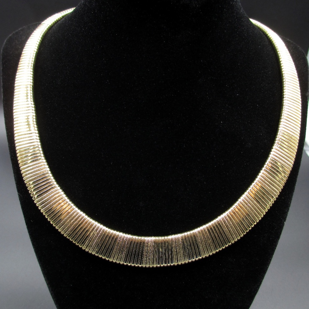 Vintage 19 Inch Stunning Unique Gold Tone Necklace - Picture 8 of 12